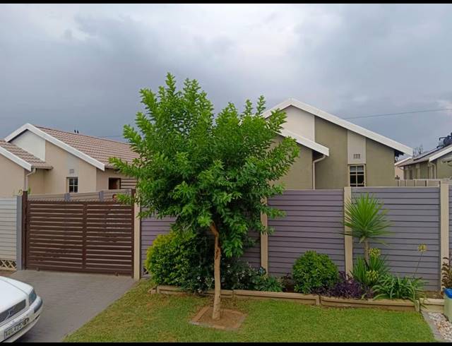 3 BEDROOM HOUSE FOR SALE IN SKY CITY